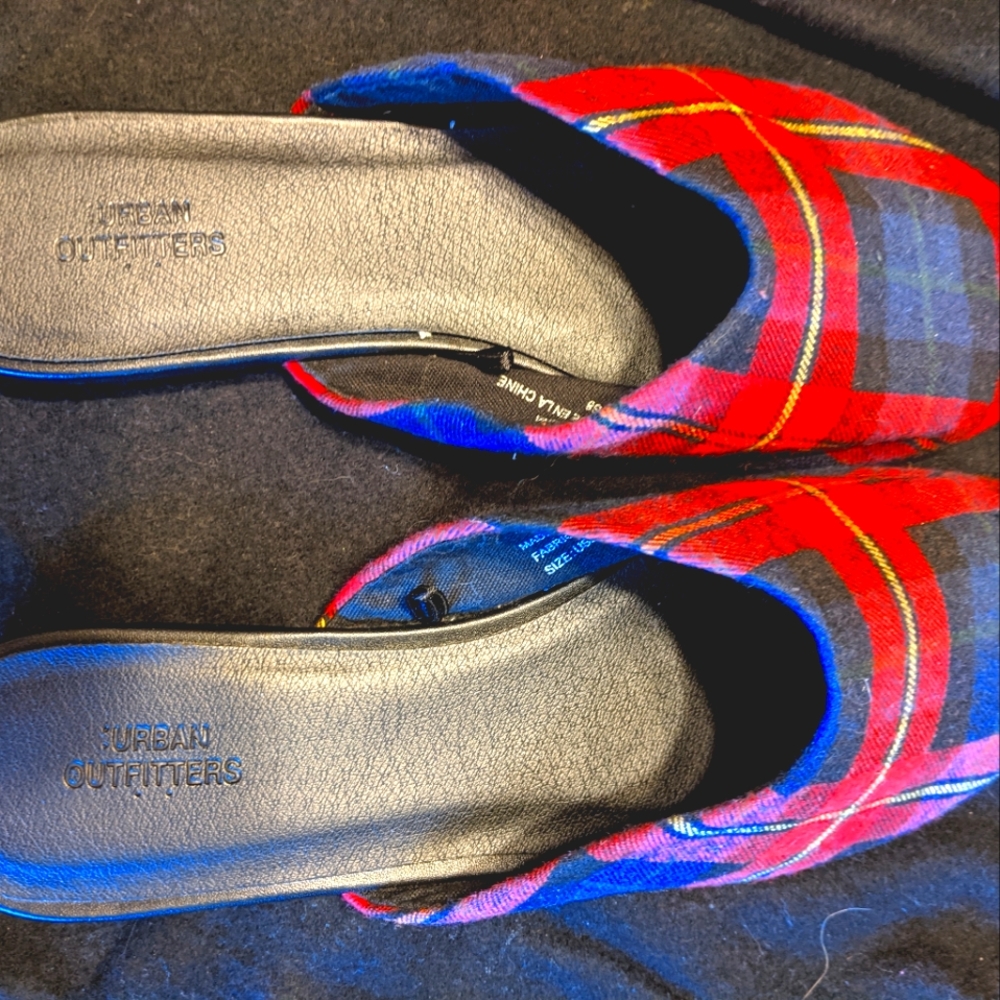 Ladies shoes.